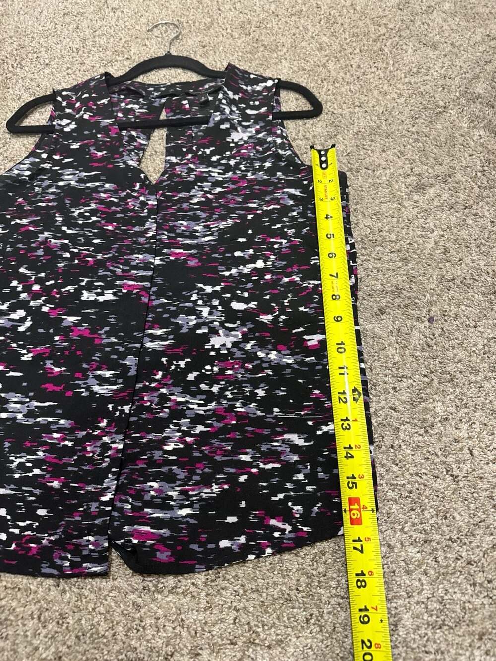 Banana Republic Sleeveless Blouse Small V-Neck Split Back Abstract Top - Picture 7 of 7